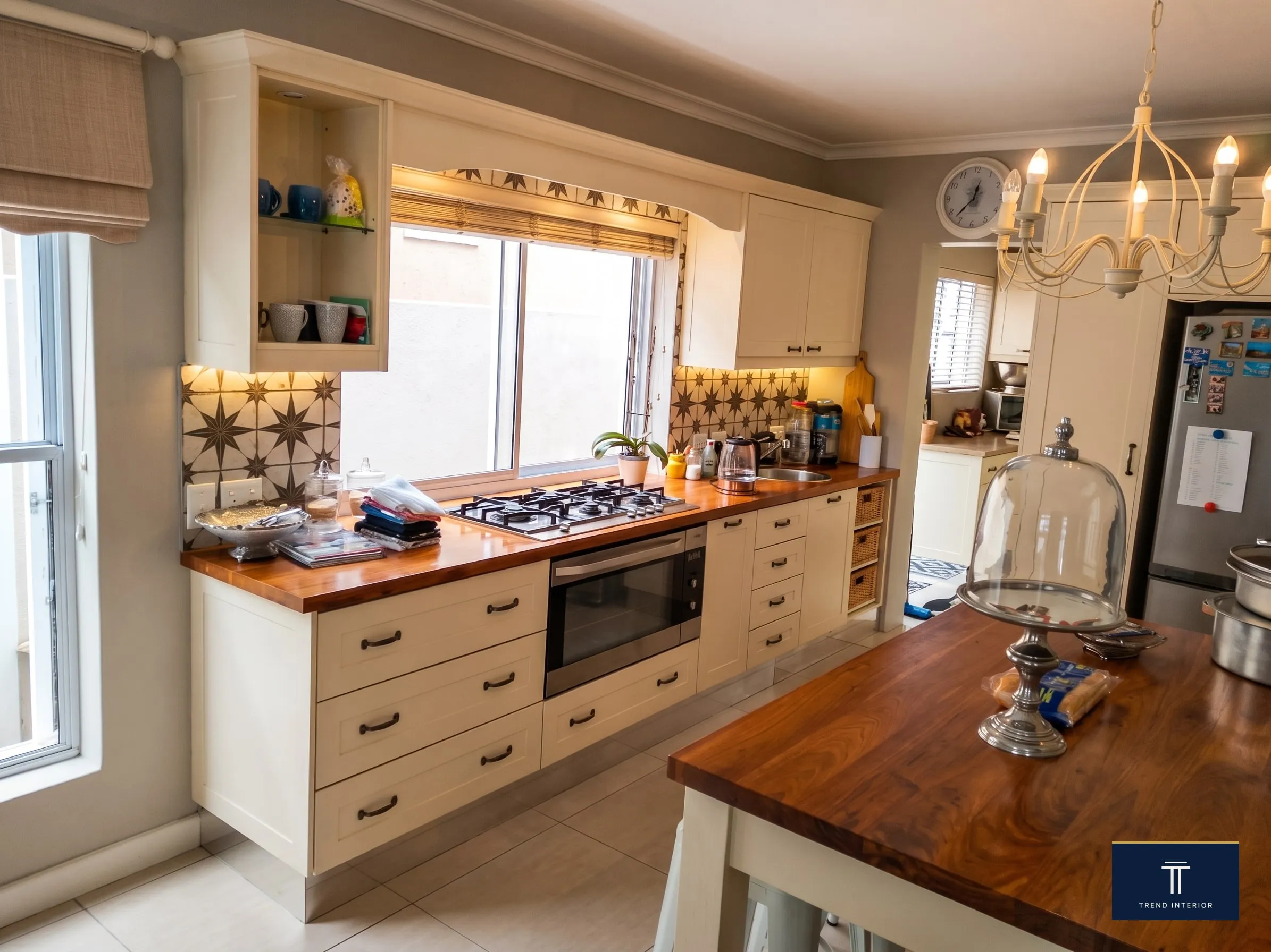 Cream and oak kitchen with tile splashback and dining bay